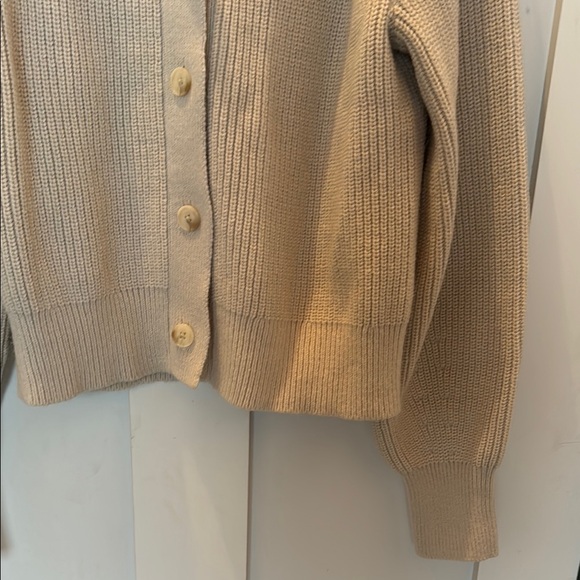 Banana Republic Women's Cardigan sweater - Picture 4 of 5